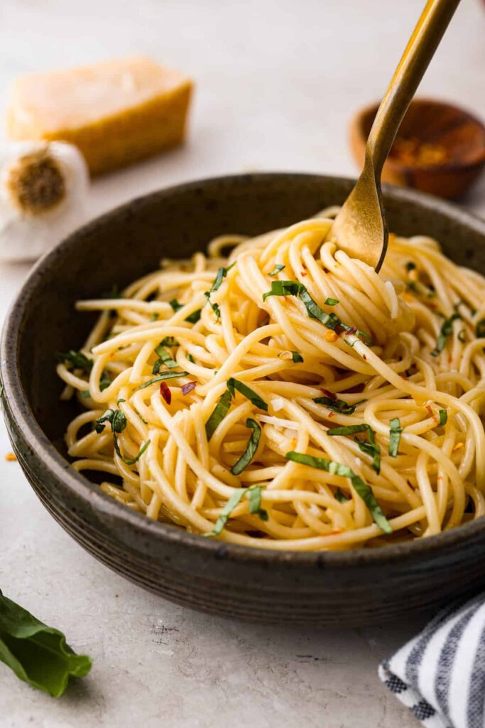 Spaghetti Aglio E Olio | The Recipe Critic